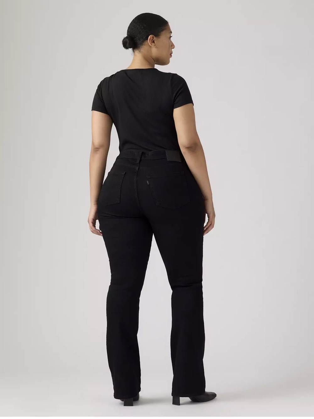 Levi’s 725 black high rise boot cut jean. Size: 29w/34l - Picture 6 of 10
